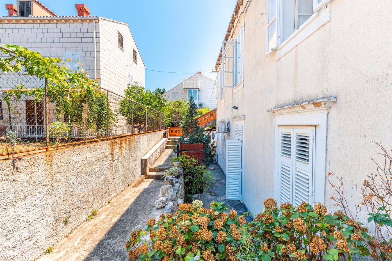 Guesthouse Isabel La Catolica Dubrovnik Exterior photo