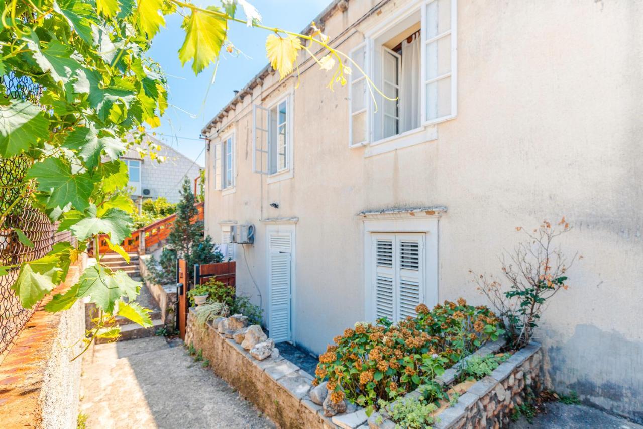 Guesthouse Isabel La Catolica Dubrovnik Exterior photo