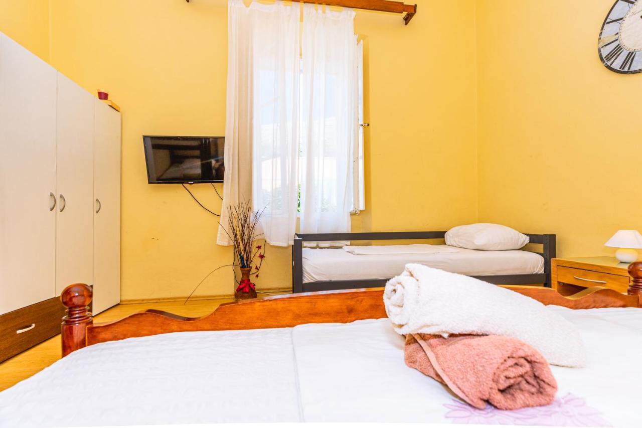 Guesthouse Isabel La Catolica Dubrovnik Exterior photo